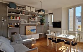Modern Bright And Central Apartment